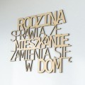 napisy-na-sciane-rodzina-sprawia-ze.jpg