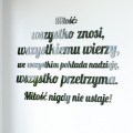 hymn-o-milosci-milosc-wszystko-znosi-wszystkiemu-wierzy-napis-na-sciane-3dekoracje.jpg