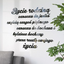 Napisy na ścianę Bycie rodziną oznacza