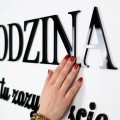 plexi-czarna-w-polysku-rodzina-tu-zaczyna-sie-zycie-a-milosc-nie-konczy.jpg