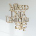 milego-dnia-usmiechnij-sie-napis-drewniany-na-sciane.jpg