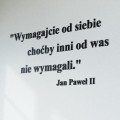 wymagajcie-od-siebie-chocby-inni-od-was-nie-wymagali-napisy-na-sciane.jpg