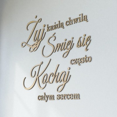 Napisy na ścianę Żyj każdą chwilą