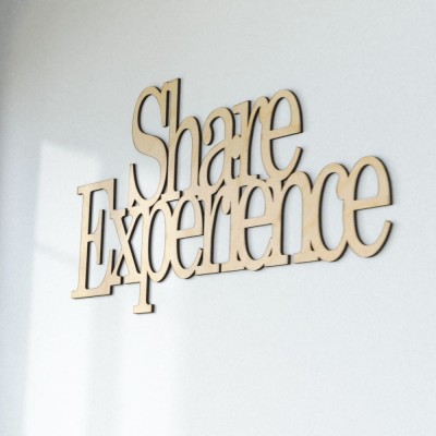 Napis na ścianę Share experience