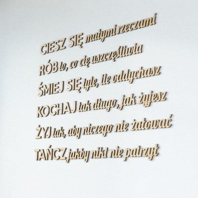Napisy na ścianę Ciesz się małymi rzeczami