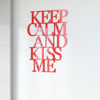 Napis na ścianę Keep calm and kiss me