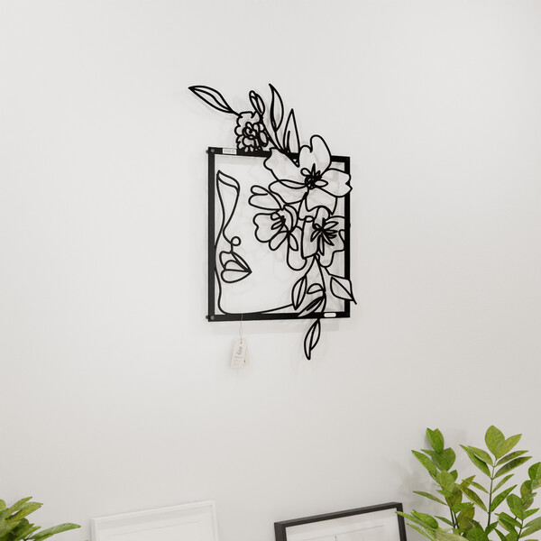 3000998 pięknie wycięte laserem Panel dekoracyjny kobieta  na białej ścianie z czarnej płyty