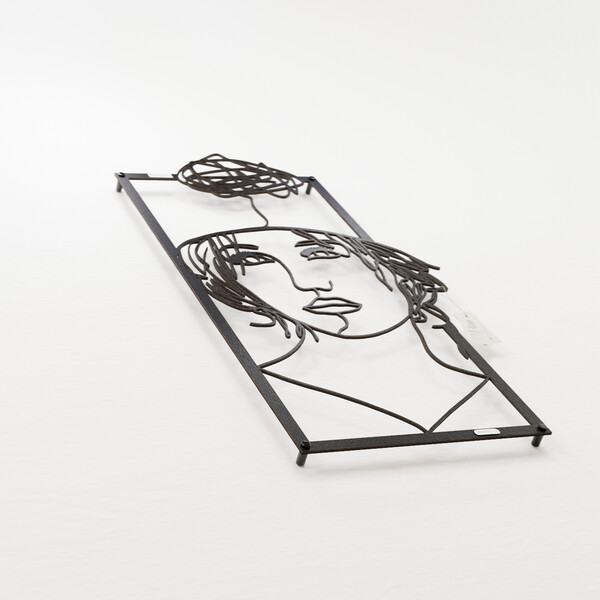 3001014 pięknie wycięte laserem Panel dekoracyjny zamyślona kobieta  z czarnej płyty