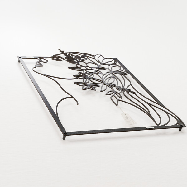 3001016 pięknie wycięte laserem Panel dekoracyjny kobieta z kwiatami  z czarnej płyty