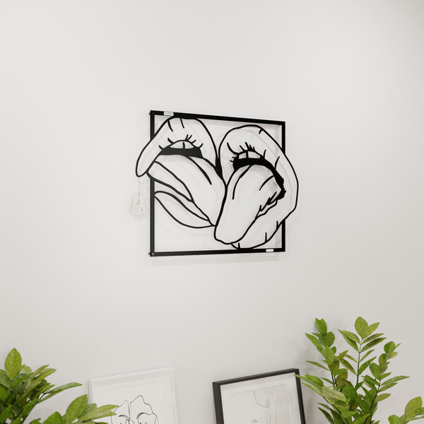 3001028 pięknie wycięte laserem Panel dekoracyjny języki  na białej ścianie z czarnej płyty