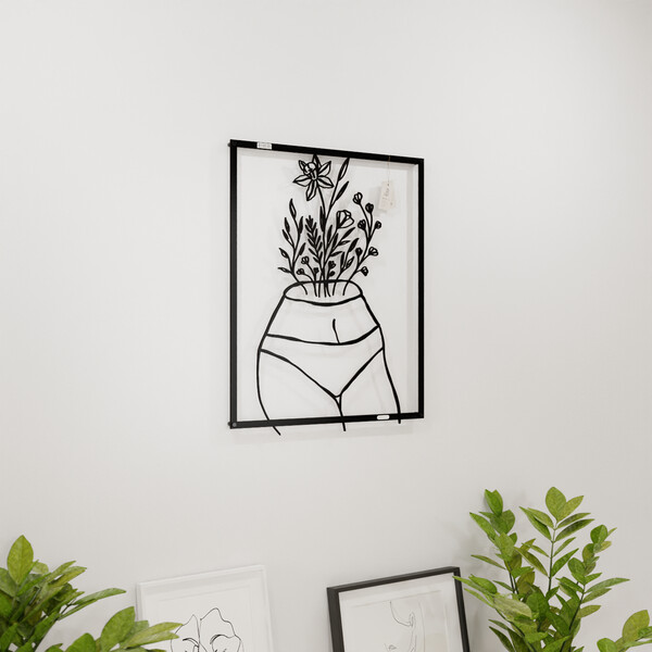 3001043 pięknie wycięte laserem Panel dekoracyjny kobieta w kwiatach  na białej ścianie z czarnej płyty