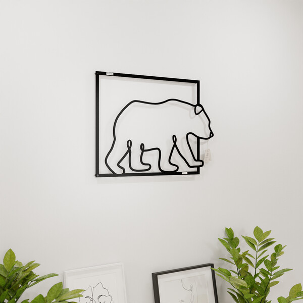 3001062 pięknie wycięte laserem Panel dekoracyjny niedźwiedź  na białej ścianie z czarnej płyty