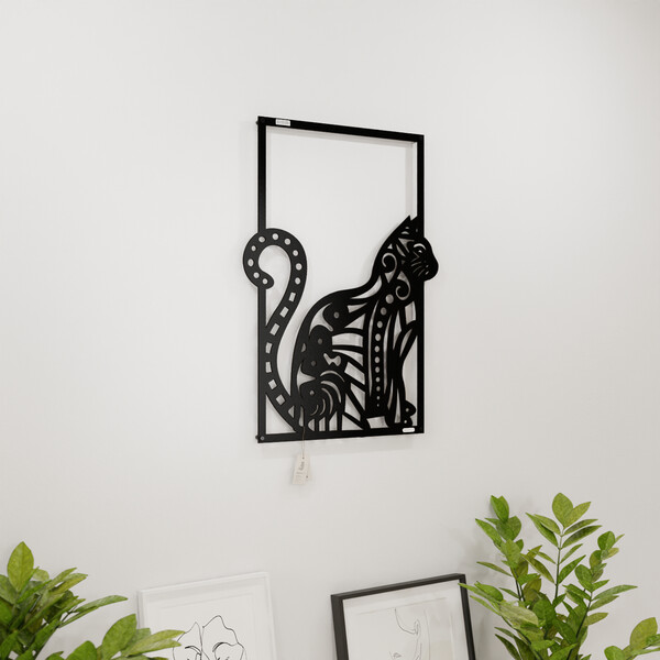 3001158 pięknie wycięte laserem Panel dekoracyjny kotek  na białej ścianie z czarnej płyty