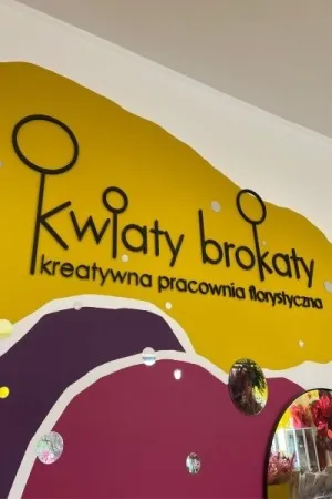 Czarny napis na ścianie Kwiaty Brokaty