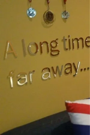 Napis A long time far away wykonany z akrylowego lustra, ozdoba ściany