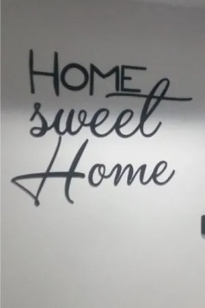 Napis Home sweet Home dekoracja ściany