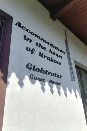 Napisy na ścianie przy lokalach do wynajęcia